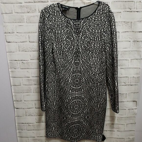 Paperwhite dress   - Picture 1 of 3